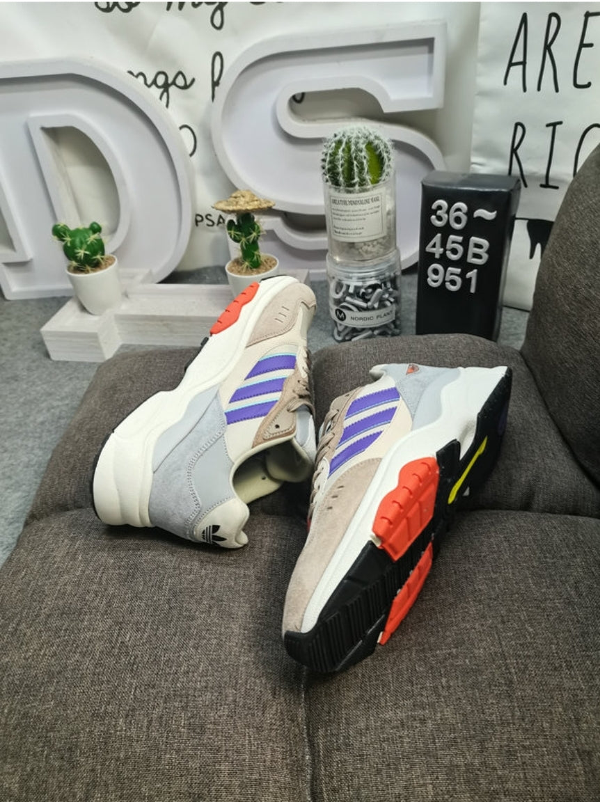 Premièrement: les baskets Adidas RETROPY F90 incarnent le mariage parfait entre style rétro et technologie moderne. voilLeur silhouette élégante et dynamique.