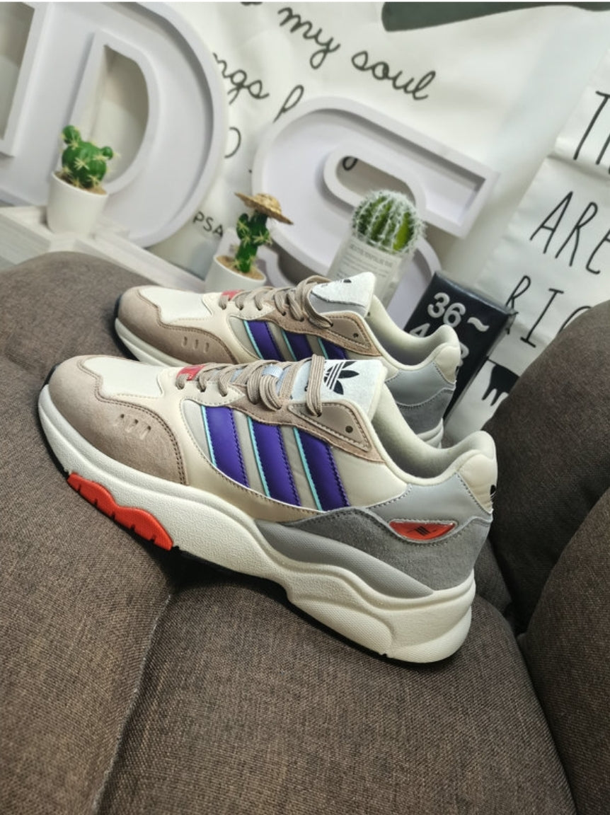 Premièrement: les baskets Adidas RETROPY F90 incarnent le mariage parfait entre style rétro et technologie moderne. voilLeur silhouette élégante et dynamique.