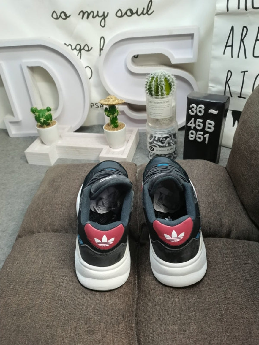 Premièrement: les baskets Adidas RETROPY F90 incarnent le mariage parfait entre style rétro et technologie moderne. voilLeur silhouette élégante et dynamique. combine un empeigne en mesh respirant avec des renforts en cuir pour un confort et une durabilité optimaux.