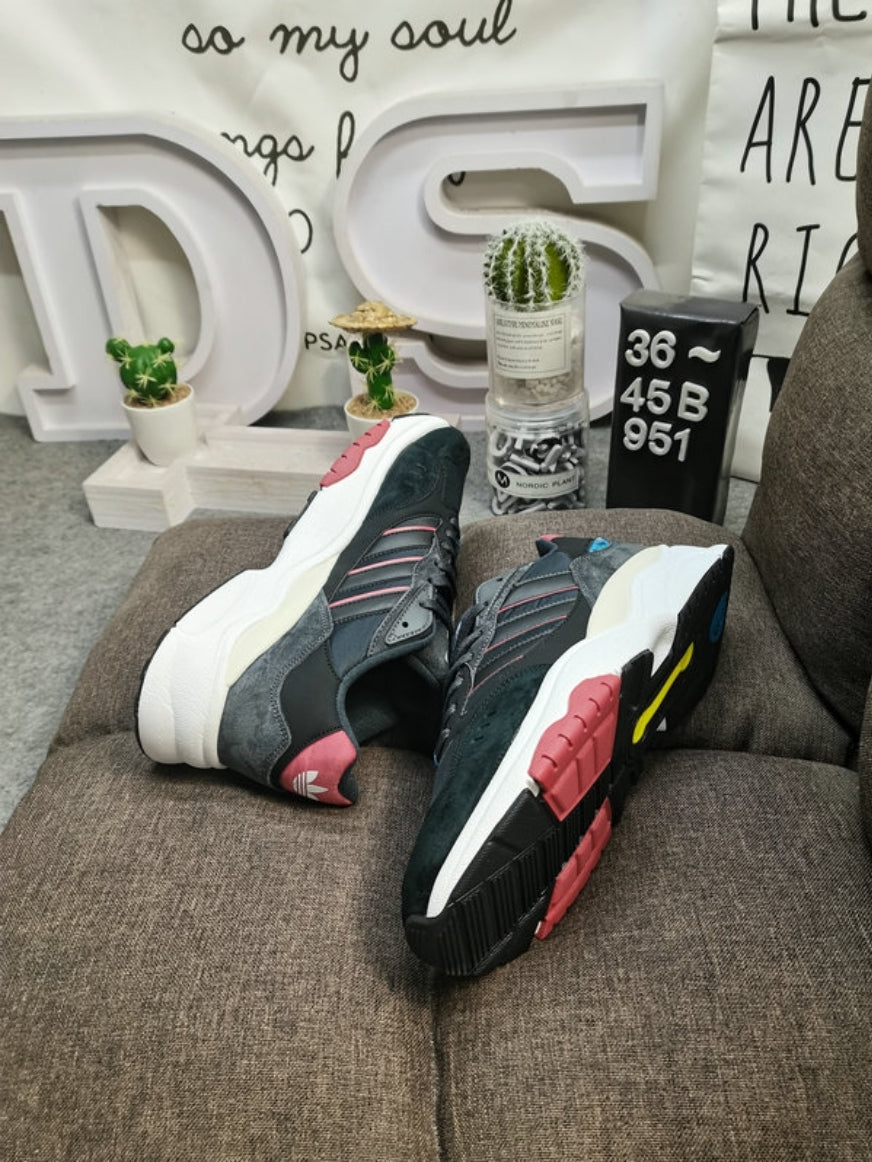 Premièrement: les baskets Adidas RETROPY F90 incarnent le mariage parfait entre style rétro et technologie moderne. voilLeur silhouette élégante et dynamique. combine un empeigne en mesh respirant avec des renforts en cuir pour un confort et une durabilité optimaux.