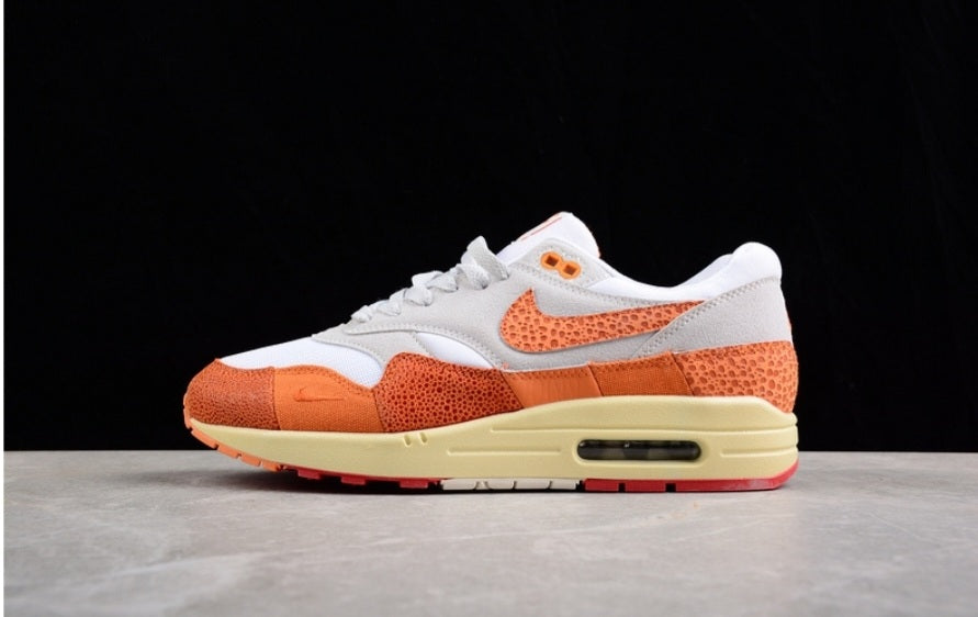 Les baskets Nike Air Max 1 sont iconiques pour leur style emblématique.retro incontournable pas cher. Le moins cher.exceptionnel 