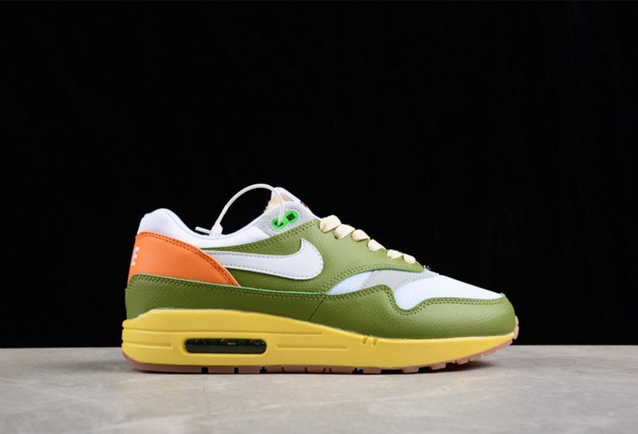 Les baskets Nike Air Max 1 sont iconiques pour leur style emblématique.retro incontournable pas cher. Le moins cher.exceptionnel 
