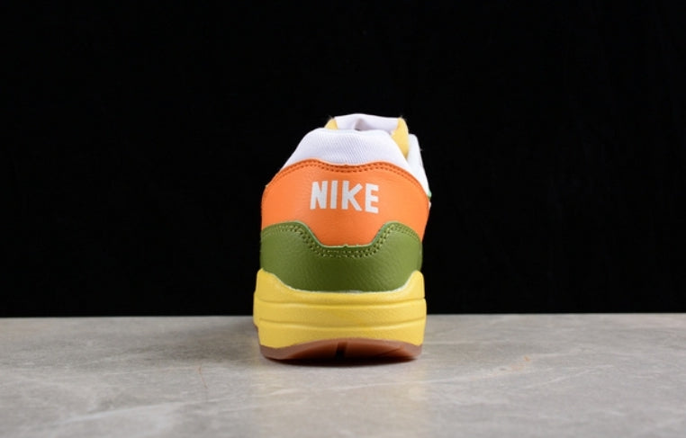 Les baskets Nike Air Max 1 sont iconiques pour leur style emblématique.retro incontournable pas cher. Le moins cher.exceptionnel 