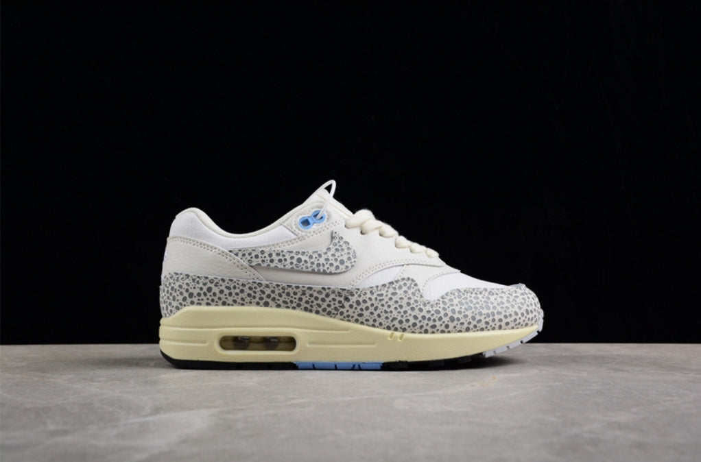 Les baskets Nike Air Max 1 sont iconiques pour leur style emblématique.retro incontournable pas cher. Le moins cher.exceptionnel 