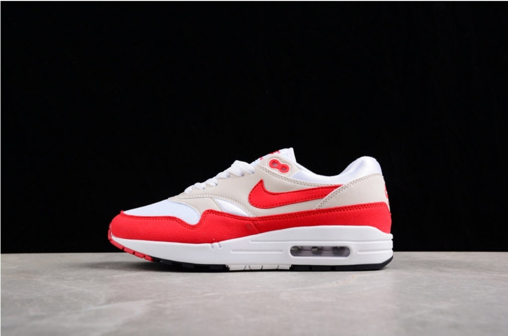 Les baskets Nike Air Max 1 sont iconiques pour leur style emblématique.retro incontournable pas cher. Le moins cher.exceptionnel 