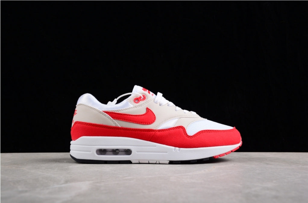 Les baskets Nike Air Max 1 sont iconiques pour leur style emblématique.retro incontournable pas cher. Le moins cher.exceptionnel 