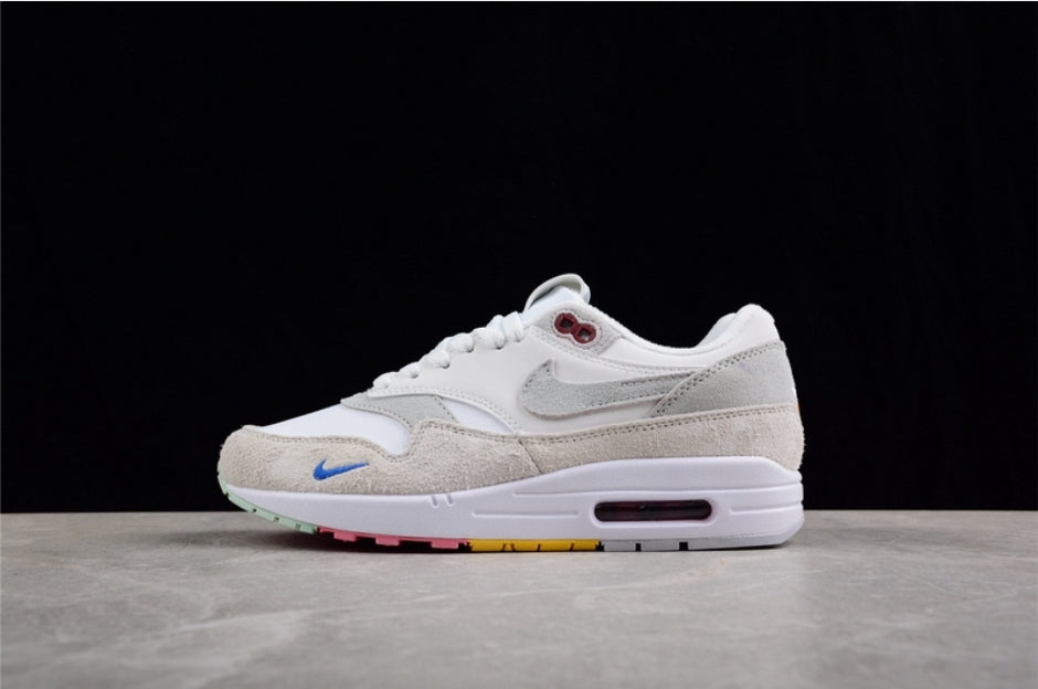Les baskets Nike Air Max 1 sont iconiques pour leur style emblématique.retro incontournable pas cher. Le moins cher.exceptionnel 