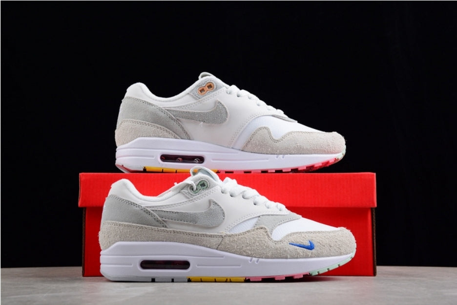 Les baskets Nike Air Max 1 sont iconiques pour leur style emblématique.retro incontournable pas cher. Le moins cher.exceptionnel 