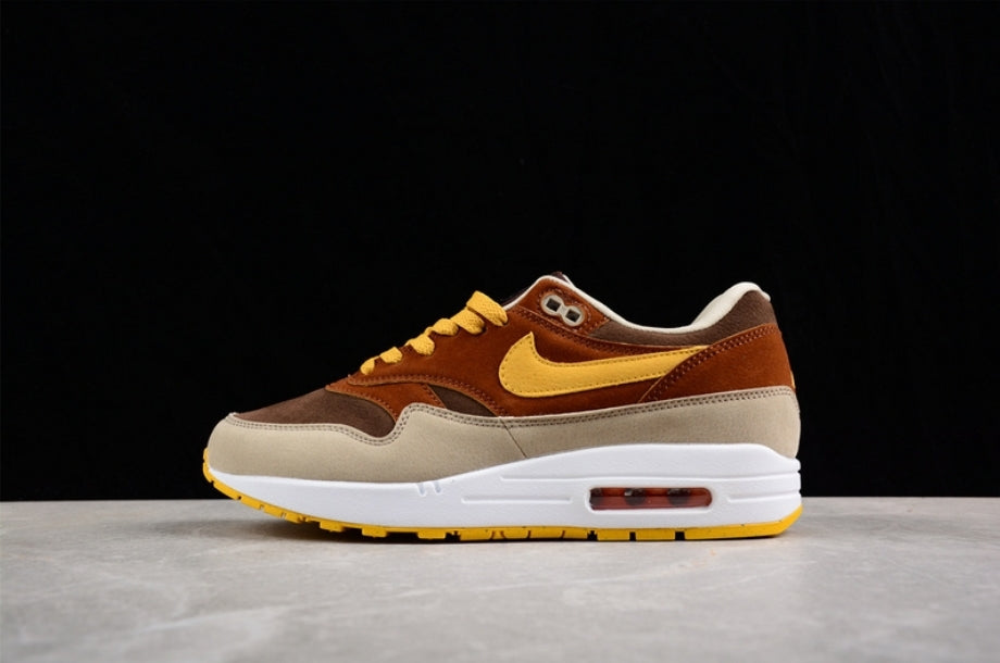 Les baskets Nike Air Max 1 sont iconiques pour leur style emblématique.retro incontournable pas cher. Le moins cher.exceptionnel 