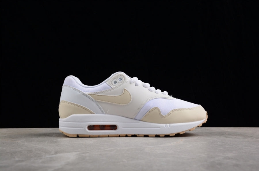 Les baskets Nike Air Max 1 sont iconiques pour leur style emblématique.retro incontournable pas cher. Le moins cher.exceptionnel 