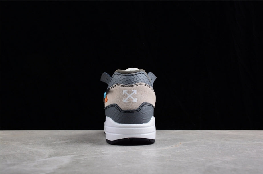 Les baskets Nike Air Max 1 sont iconiques pour leur style emblématique.retro incontournable pas cher. Le moins cher.exceptionnel 