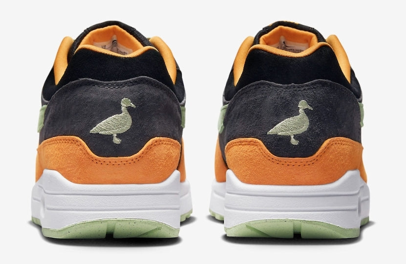 Les baskets Nike Air Max 1 sont iconiques pour leur style emblématique.retro incontournable pas cher. Le moins cher.exceptionnel 
