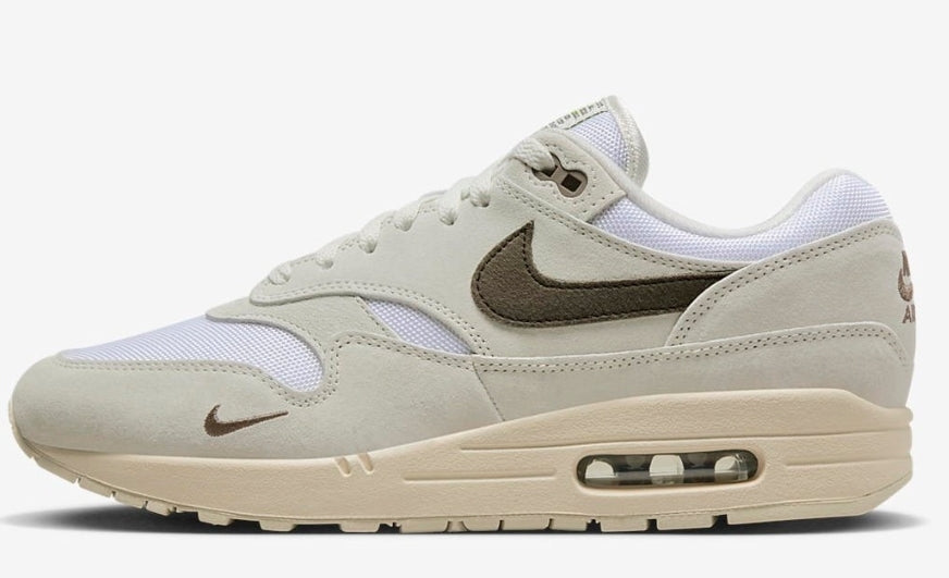 Les baskets Nike Air Max 1 sont iconiques pour leur style emblématique.retro incontournable pas cher. Le moins cher.exceptionnel 