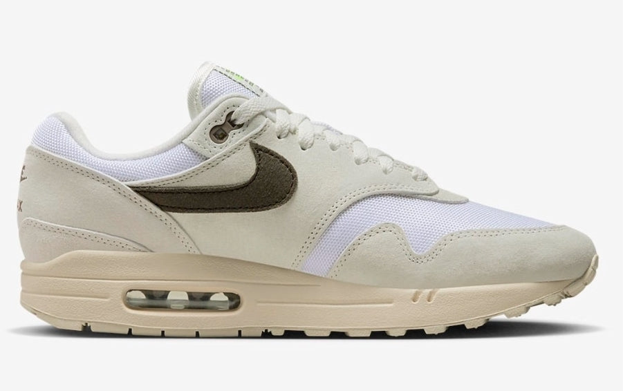 Les baskets Nike Air Max 1 sont iconiques pour leur style emblématique.retro incontournable pas cher. Le moins cher.exceptionnel 