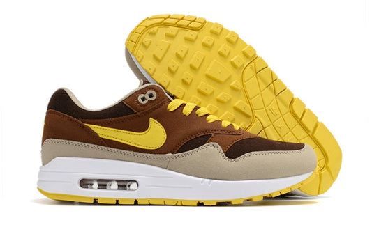 Les baskets Nike Air Max 1 sont iconiques pour leur style emblématique.retro incontournable pas cher. Le moins cher.exceptionnel 