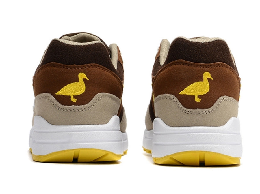 Les baskets Nike Air Max 1 sont iconiques pour leur style emblématique.retro incontournable pas cher. Le moins cher.exceptionnel 