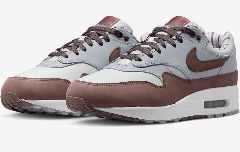 Les baskets Nike Air Max 1 sont iconiques pour leur style emblématique.retro incontournable pas cher. Le moins cher.exceptionnel 