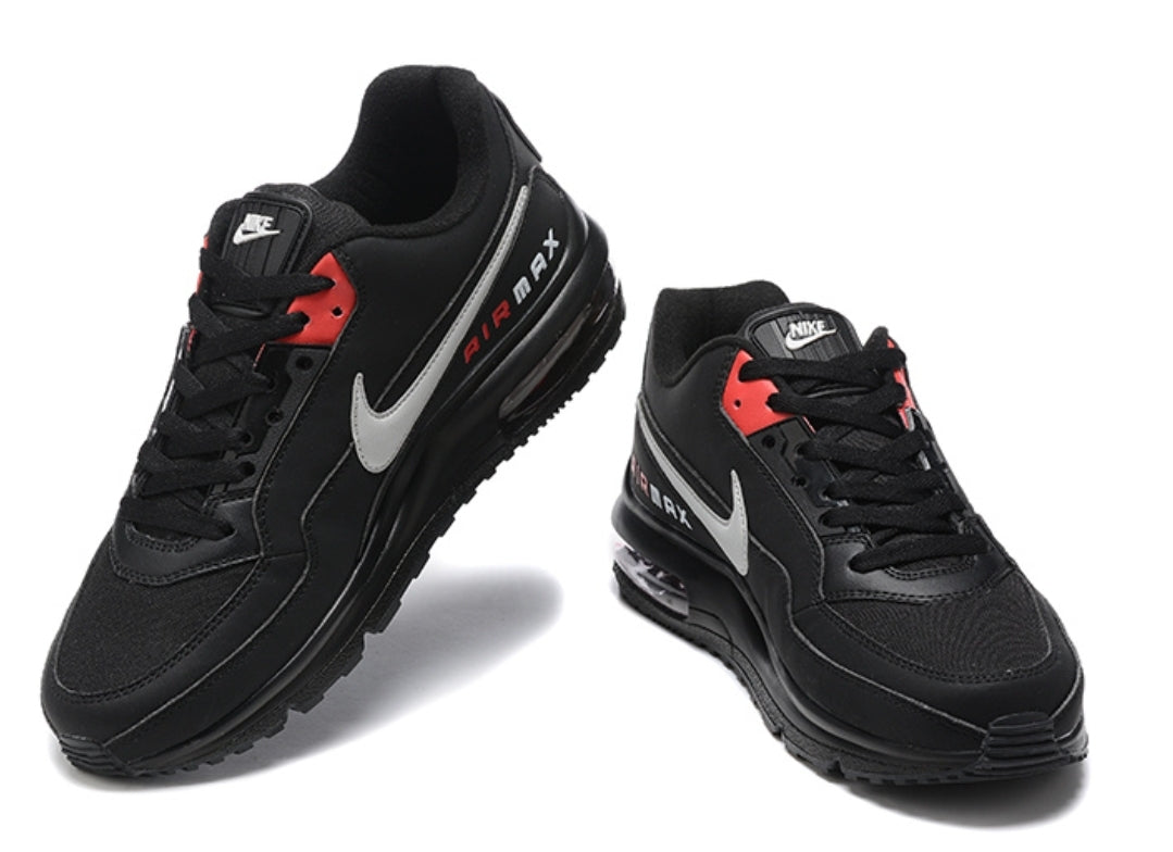 Les baskets Nike Air Max LTD3 allient style et performance de manière exceptionnelle. Leur design moderne et leurs matériaux de haute qualité en font un choix incontournable.