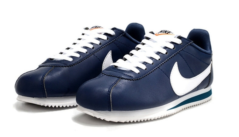 Les baskets Nike Cortez offrent un style intemporel et une silhouette emblématique. Leur design rétro et leurs matériaux de qualité. Pas cher. Le moins cher.