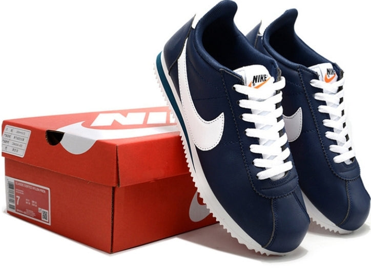 Les baskets Nike Cortez offrent un style intemporel et une silhouette emblématique. Leur design rétro et leurs matériaux de qualité. Pas cher. Le moins cher.