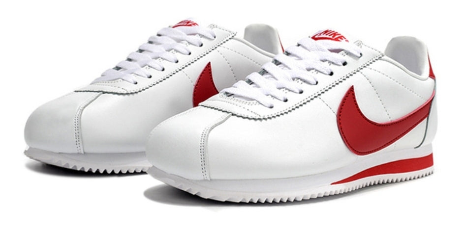 Les baskets Nike Cortez offrent un style intemporel et une silhouette emblématique. Leur design rétro et leurs matériaux de qualité. Pas cher. Le moins cher.