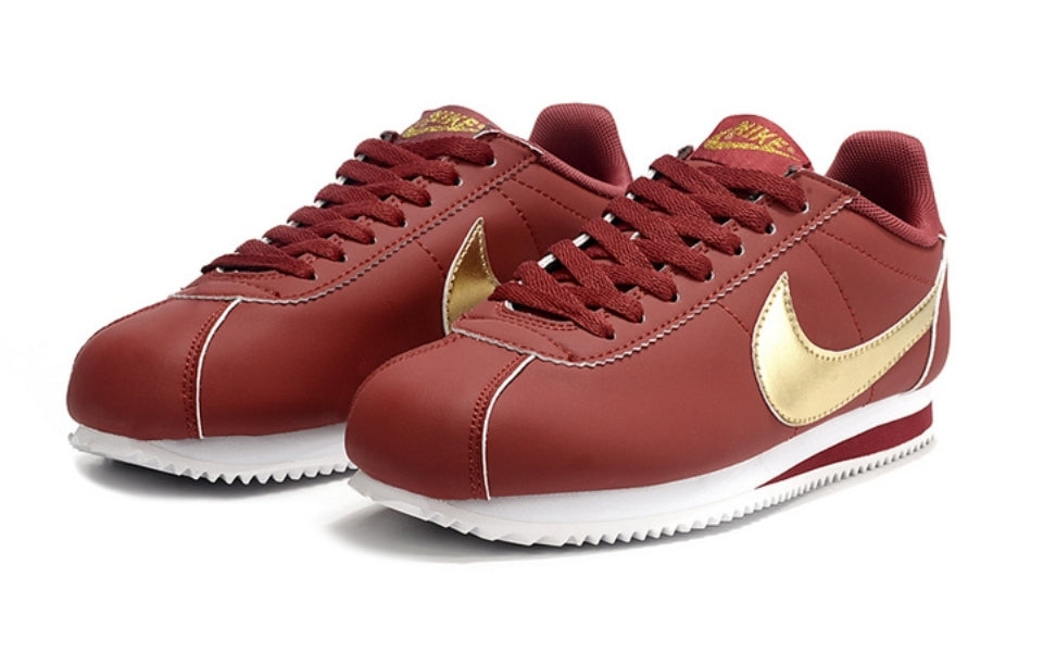 Les baskets Nike Cortez offrent un style intemporel et une silhouette emblématique. Leur design rétro et leurs matériaux de qualité. Pas cher. Le moins cher.