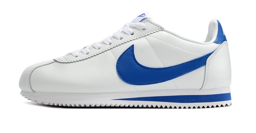 Les baskets Nike Cortez offrent un style intemporel et une silhouette emblématique. Leur design rétro et leurs matériaux de qualité. Pas cher. Le moins cher.