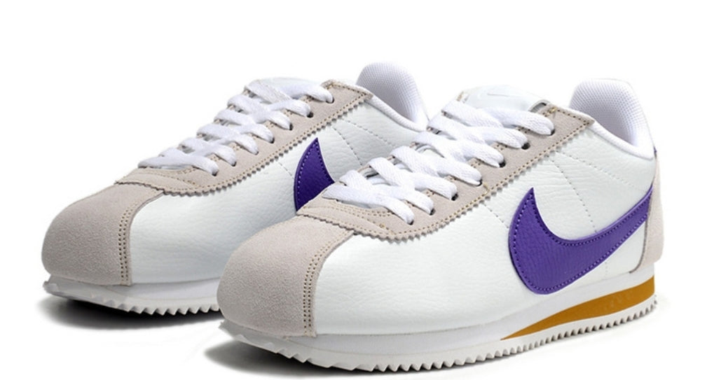 Les baskets Nike Cortez offrent un style intemporel et une silhouette emblématique. Leur design rétro et leurs matériaux de qualité. Pas cher. Le moins cher.
