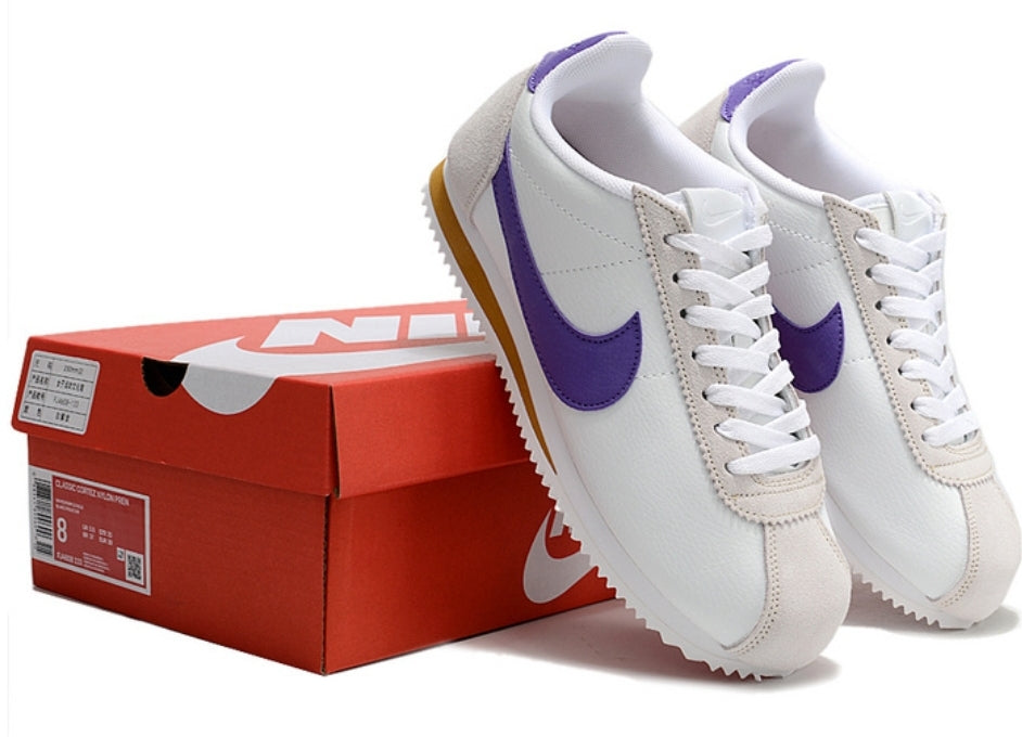 Les baskets Nike Cortez offrent un style intemporel et une silhouette emblématique. Leur design rétro et leurs matériaux de qualité. Pas cher. Le moins cher.