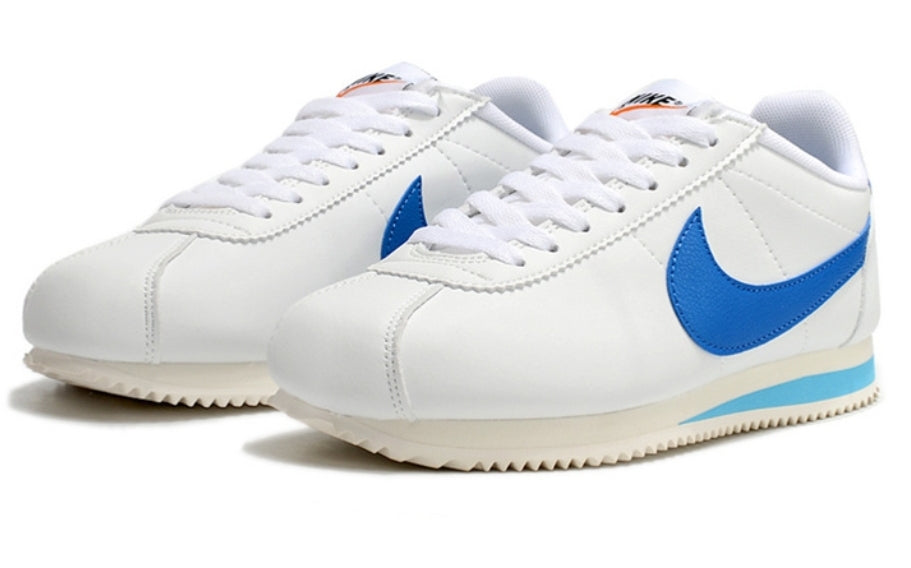 Les baskets Nike Cortez offrent un style intemporel et une silhouette emblématique. Leur design rétro et leurs matériaux de qualité. Pas cher. Le moins cher.
