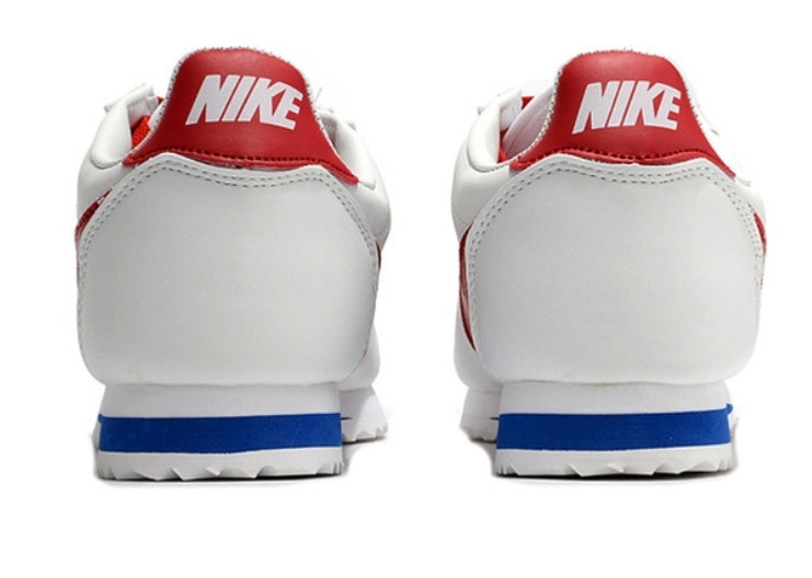 Les baskets Nike Cortez offrent un style intemporel et une silhouette emblématique. Leur design rétro et leurs matériaux de qualité. Pas cher. Le moins cher.