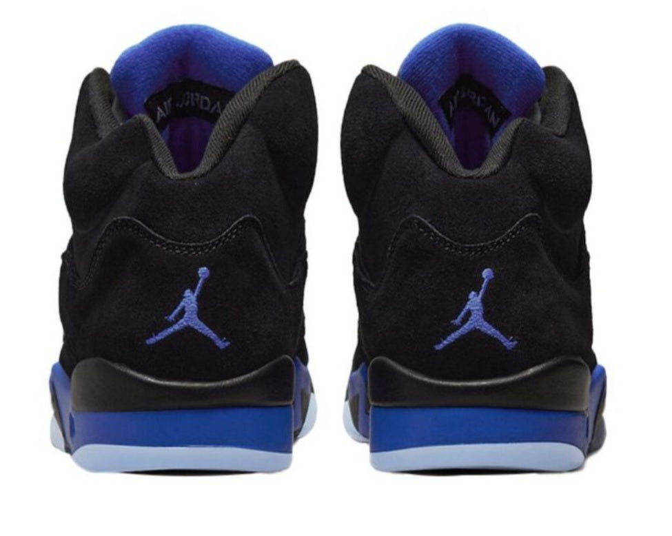 Les baskets Air Jordan 5 offrent un style audacieux et une performance exceptionnelle. leur design unique emblématique. Pas cher. Le moins cher. 