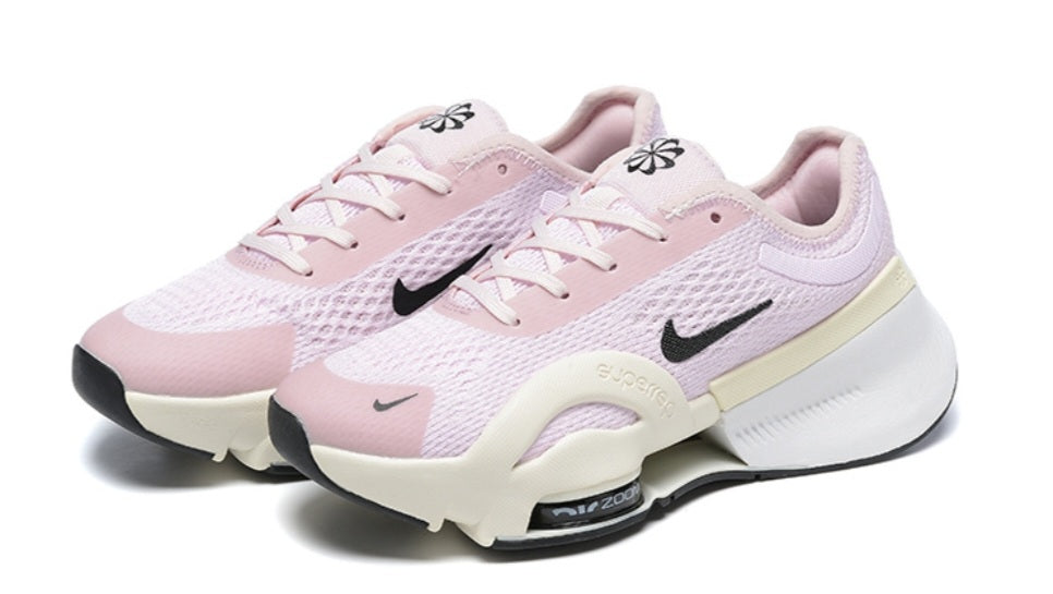 Les baskets Nike Air Zoom combinent style et performance, offrant une expérience unique. Leur design élégant. Pas cher. Le moins Cher.