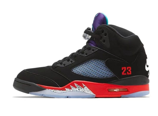 Les baskets Air Jordan 5 offrent un style audacieux et une performance exceptionnelle. leur design unique emblématique. Pas cher. Le moins cher. 