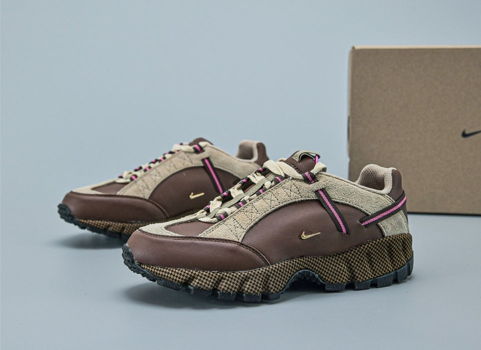 Les baskets Nike Air Humara LX Jacquemus offrent un style emblématique et une performance exceptionnelle. leur design distinctif.pas cher. Le moins cher.