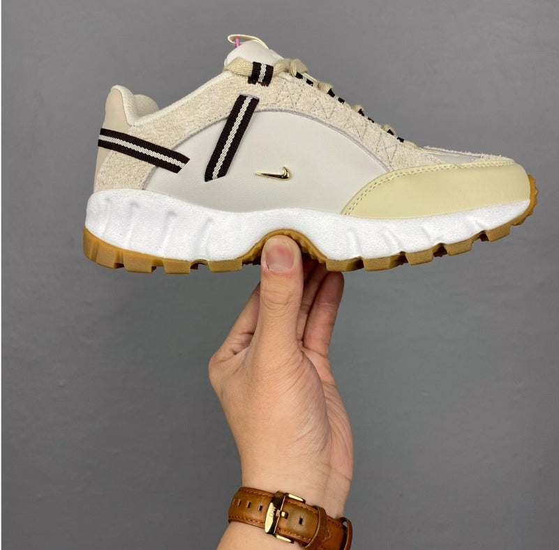 Les baskets Nike Air Humara LX Jacquemus offrent un style emblématique et une performance exceptionnelle. leur design distinctif.pas cher. Le moins cher.