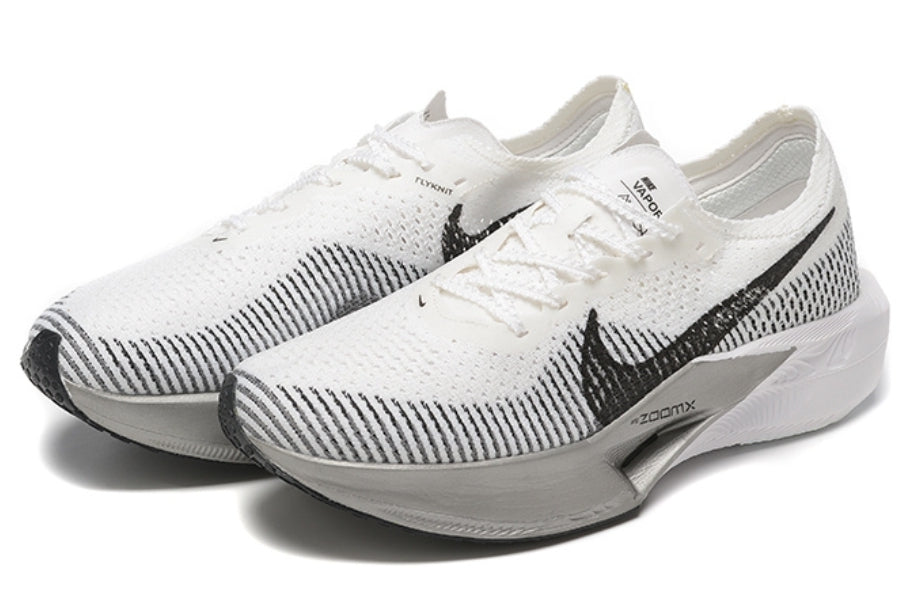 Les baskets Nike Air Zoom combinent style et performance, offrant une expérience unique. Leur design élégant. Pas cher. Le moins Cher.