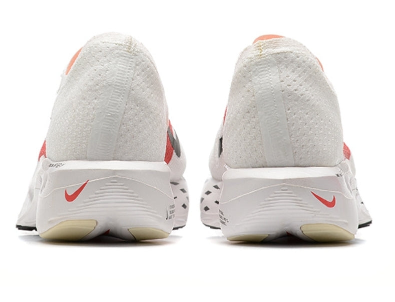Les baskets Nike Air Zoom combinent style et performance, offrant une expérience unique. Leur design élégant. Pas cher. Le moins Cher.