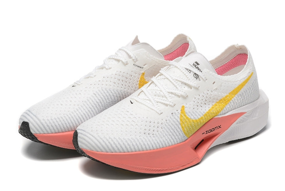 Les baskets Nike Air Zoom combinent style et performance, offrant une expérience unique. Leur design élégant. Pas cher. Le moins Cher.