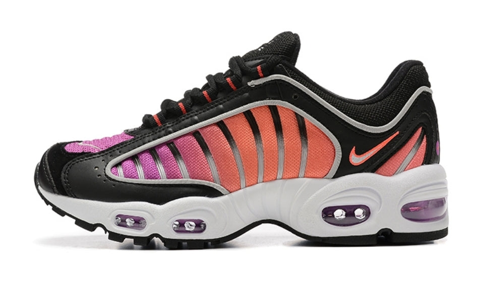 Les baskets Nike Air Max Tailwind 4 offrent un style emblématique et une performance exceptionnelle.

 leur design audacieux. Pas Cher. Le moins cher.