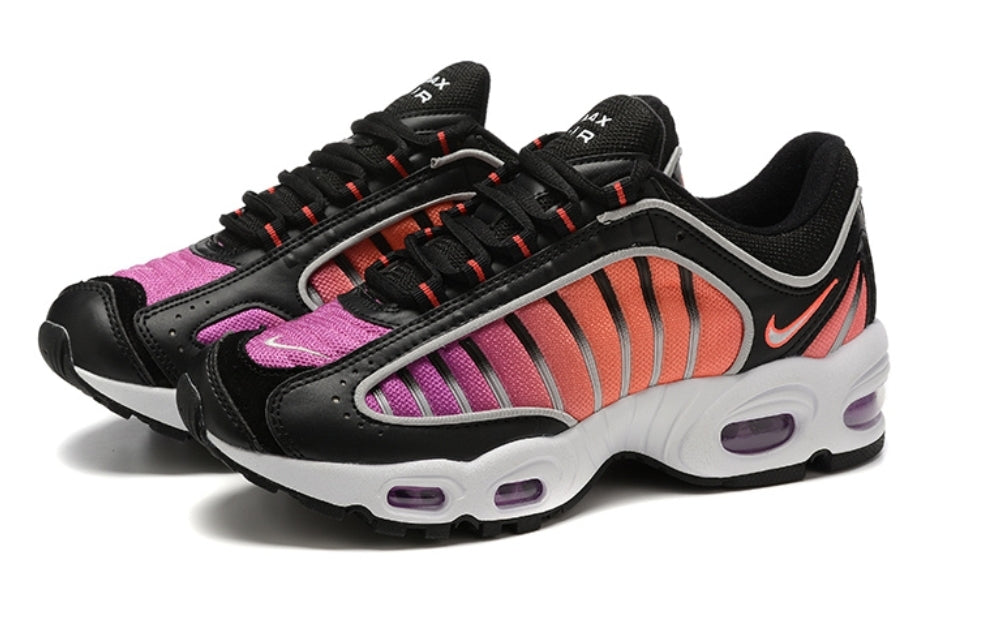 Les baskets Nike Air Max Tailwind 4 offrent un style emblématique et une performance exceptionnelle.

 leur design audacieux. Pas Cher. Le moins cher.