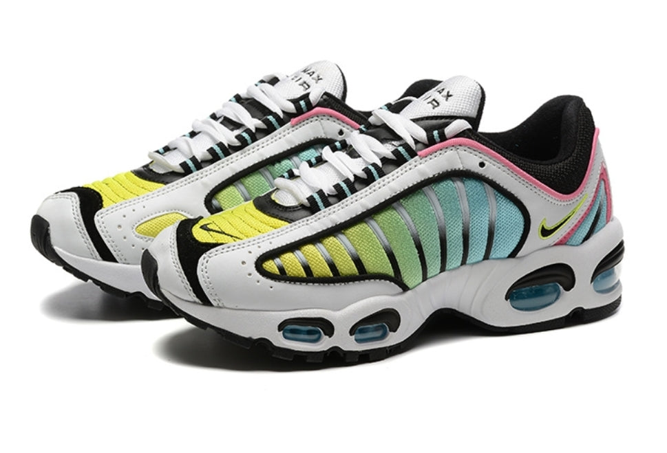 Les baskets Nike Air Max Tailwind 4 offrent un style emblématique et une performance exceptionnelle.

 leur design audacieux. Pas Cher. Le moins cher.
