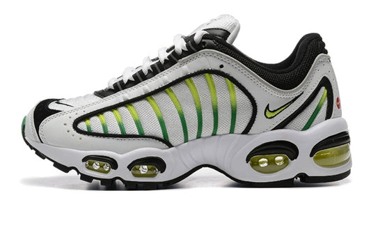 Les baskets Nike Air Max Tailwind 4 offrent un style emblématique et une performance exceptionnelle.

 leur design audacieux. Pas Cher. Le moins cher.