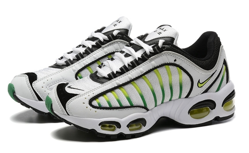 Les baskets Nike Air Max Tailwind 4 offrent un style emblématique et une performance exceptionnelle.

 leur design audacieux. Pas Cher. Le moins cher.