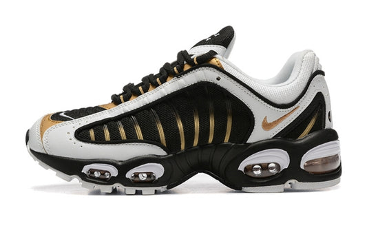 Les baskets Nike Air Max Tailwind 4 offrent un style emblématique et une performance exceptionnelle.

 leur design audacieux. Pas Cher. Le moins cher.