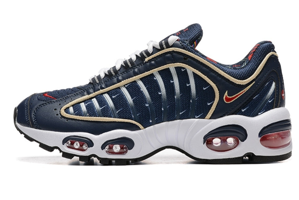 Les baskets Nike Air Max Tailwind 4 offrent un style emblématique et une performance exceptionnelle.

 leur design audacieux. Pas Cher. Le moins cher.
