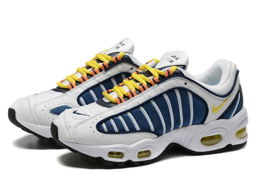 Les baskets Nike Air Max Tailwind 4 offrent un style emblématique et une performance exceptionnelle.

 leur design audacieux. Pas Cher. Le moins cher.