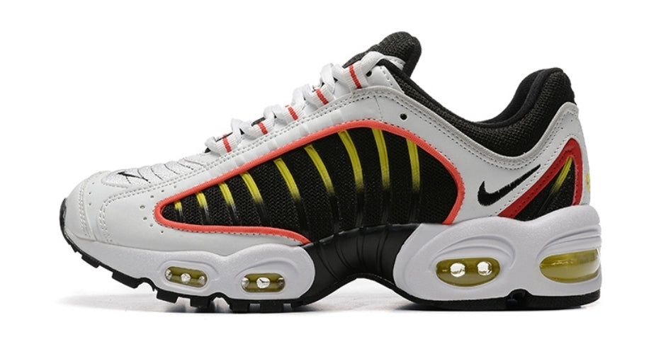 Les baskets Nike Air Max Tailwind 4 offrent un style emblématique et une performance exceptionnelle.

 leur design audacieux. Pas Cher. Le moins cher.