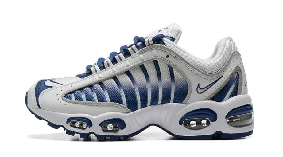 Les baskets Nike Air Max Tailwind 4 offrent un style emblématique et une performance exceptionnelle.

 leur design audacieux. Pas Cher. Le moins cher.