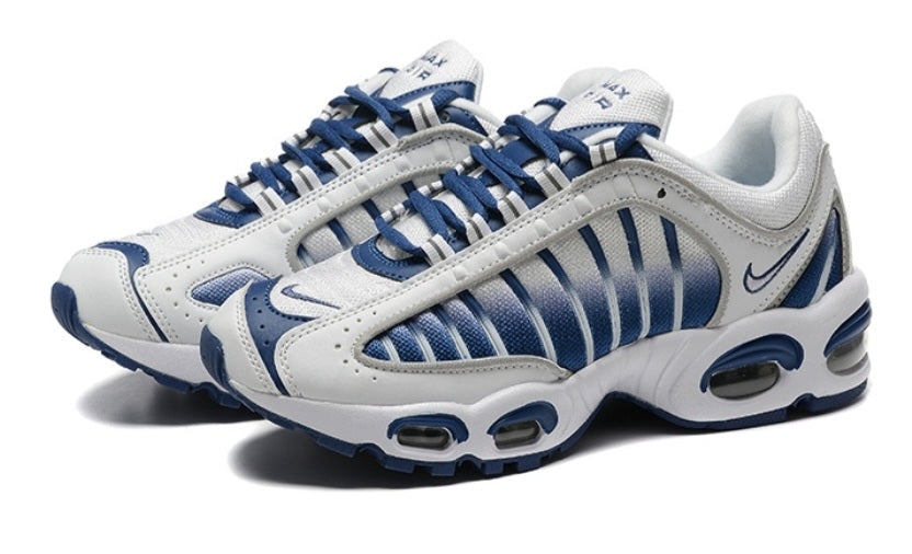 Les baskets Nike Air Max Tailwind 4 offrent un style emblématique et une performance exceptionnelle.

 leur design audacieux. Pas Cher. Le moins cher.